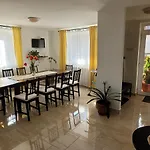 Harom A Kislany Vendeghaz 아파트