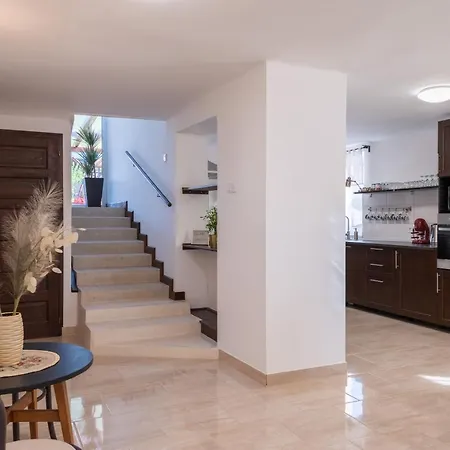 Apartment Harom A Kislany Vendeghaz *
