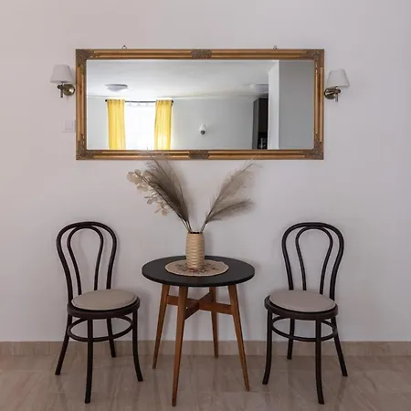 Harom A Kislany Vendeghaz *