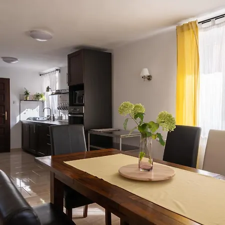 Apartmán Harom A Kislany Vendeghaz