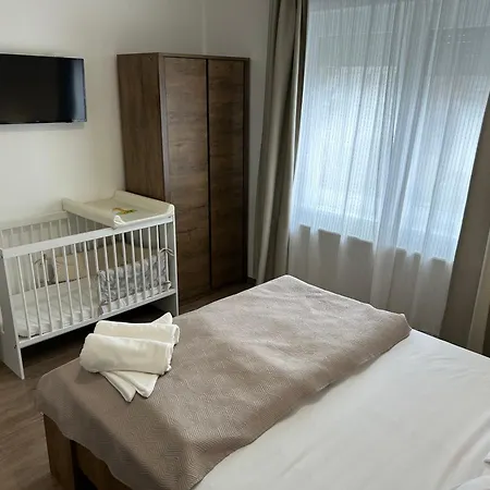 Appartement Három A Kislány