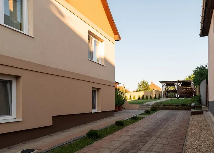 Lejlighed Harom A Kislany Vendeghaz