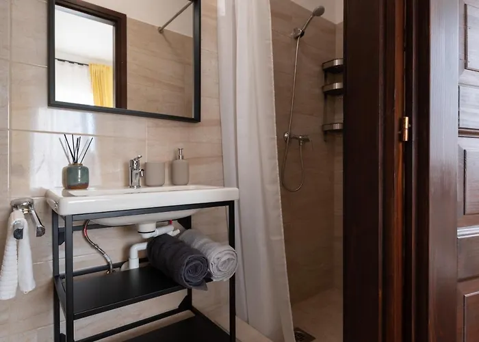 Harom A Kislany Vendeghaz