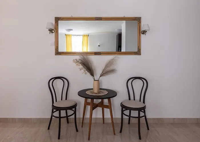 Harom A Kislany Vendeghaz *