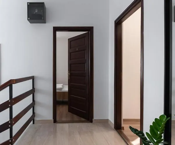 Harom A Kislany Vendeghaz *