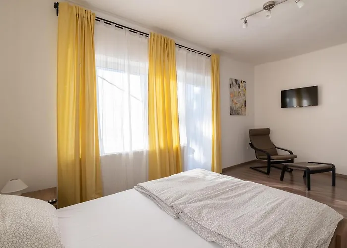 Harom A Kislany Vendeghaz *